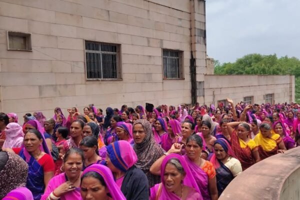 Protest: झालावाड़ में आंगनबाड़ी कार्यकर्ताओं का हल्ला बोल, सरकार को दी चेतावनी