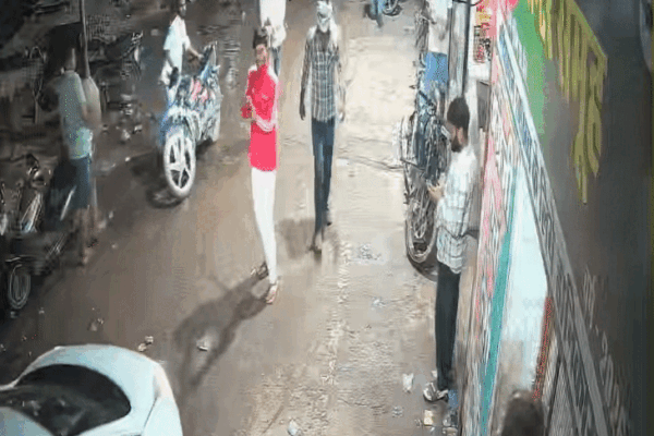 Gwalior News: शराब दुकान पर फायरिंग, फ्री शराब और गुंडा टैक्स का खेल