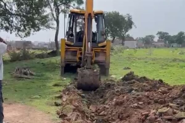 Ashoknagar: 2.20 करोड़ की सरकारी जमीन अतिक्रमण मुक्त, अवैध कॉलोनी पर चला बुलडोजर