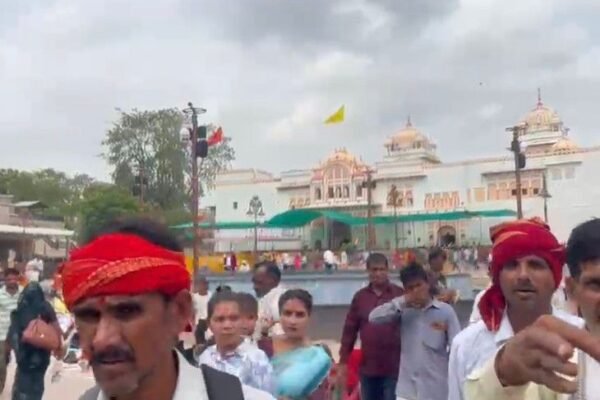 Orchha: पुष्य नक्षत्र पर रामराजा सरकार के दरबार में उमड़ा आस्था का सैलाब