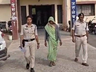 Murder: पति की हत्या कर शव के पास सोई पत्नी, पुलिस को देती रही चकमा