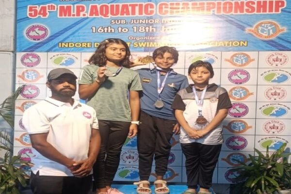 Swimming: 9 साल की धैर्या का कमाल, स्टेट चैंपियनशिप में जीते 5 पदक
