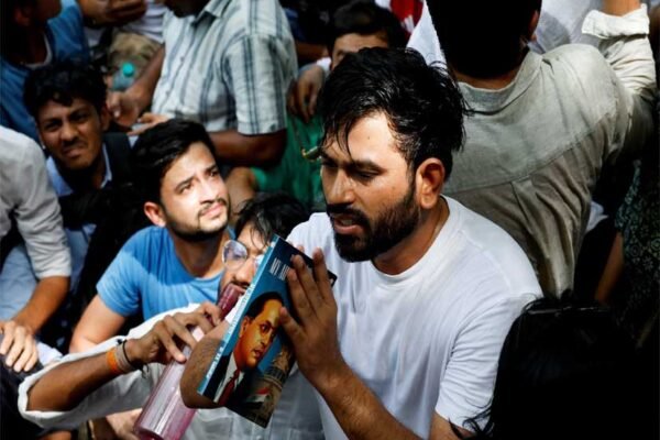Delhi News: जंतर-मंतर पर सोनम वांगचुक पर हमले का दावा, अभिजीत दीपके बोले- मुझे भी पीटा गया