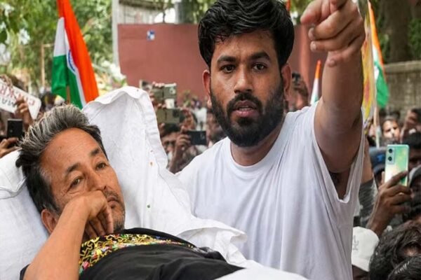 Delhi News: सोनम वांगचुक से अभिजीत दीपके की भावुक अपील, अनशन खत्म करने की गुहार