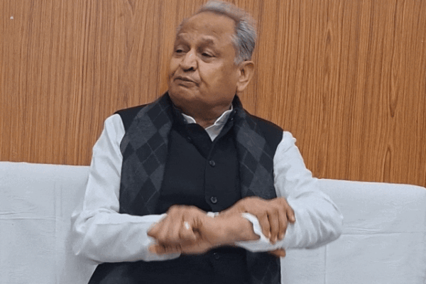 Paper Leak Update: मैनेजमेंट नहीं सुधरा तो फिर होंगे पेपर लीक, गहलोत का दावा