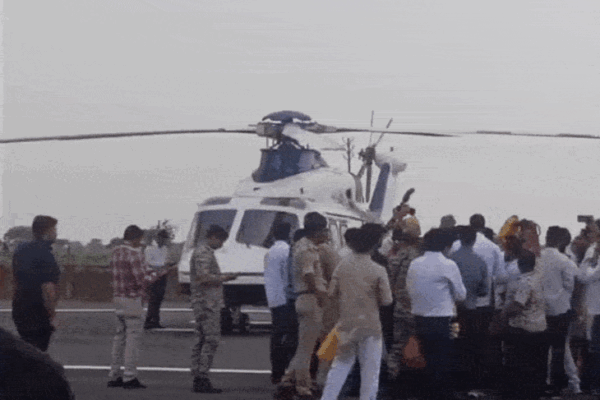 Drone: भिंड में सीएम के हेलीकॉप्टर के पास उड़ाया ड्रोन, यूट्यूबर हिरासत में
