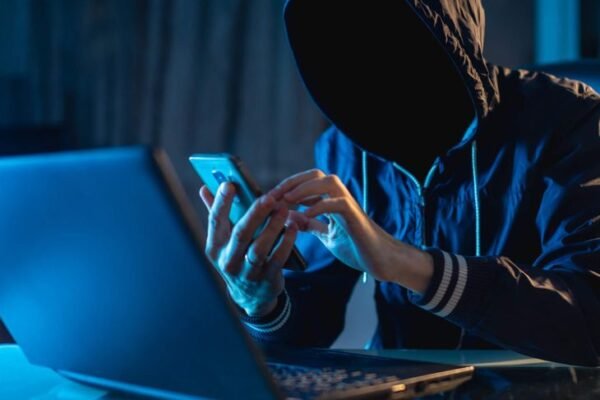 Cyber फ्रॉड: भांजे का मोबाइल हैक कर मामा से 1.5 लाख की ठगी, पुलिस जांच में जुटी