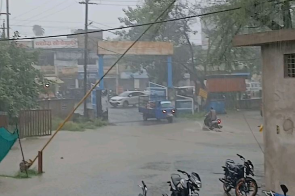 Weather: सागर में झमाझम बारिश से सड़कों पर भरा पानी, सीजन में 9.7 इंच वर्षा दर्ज