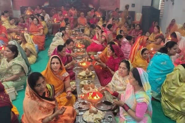 Guru Purnima: मंदिरों और आश्रमों में गूंजे जयकारे, गुरु पूजा संपन्न