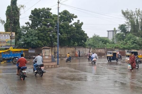 Weather: खंडवा में झमाझम बारिश से किसानों के चेहरे खिले, फसलों को मिला नया जीवन