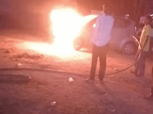 Viral: सवाईमाधोपुर में चलती कार बनी आग का गोला, बाल-बाल बचे सवार