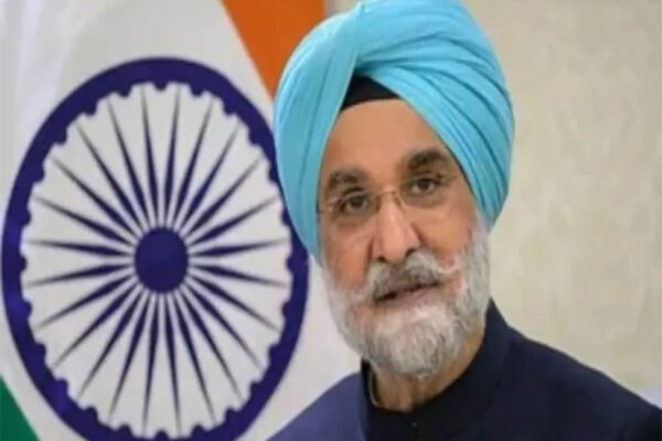 Delhi News: LG ने अफसरों को दी चेतावनी, बाढ़ आई तो होगी सख्त कार्रवाई
