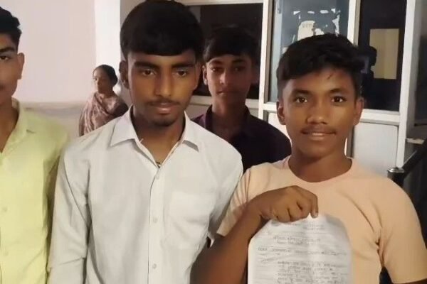 Hostel: बैढ़न छात्रावास में खराब खाने पर छात्रों का हंगामा, कलेक्टर ने दिए जांच के आदेश