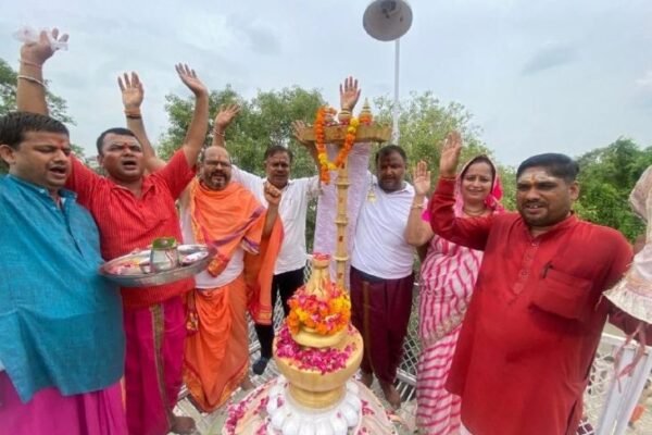 Mahalaxmi Mandir: 250 साल पुराने मंदिर में धूमधाम से मनाया वार्षिकोत्सव, लहराई ध्वजा