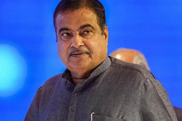 Ethanol: पेट्रोल में एथेनॉल से गाड़ी को नुकसान नहीं, माइलेज पर गडकरी का बड़ा बयान