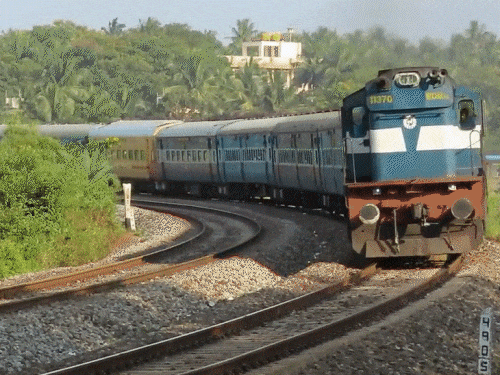 Train: बिलासपुर-रायपुर रूट की 8 ट्रेनें रद्द, यात्रियों की बढ़ी मुसीबत