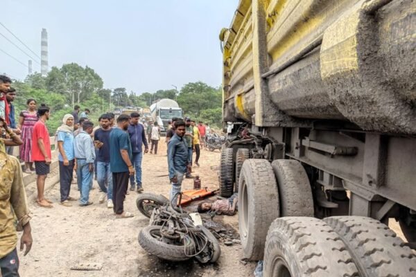 Road accident: बालको रिंग रोड पर ट्रेलर की टक्कर से दो बाइक सवारों की मौत