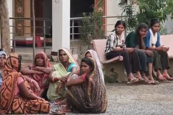 Damoh: उमराहो में रास्ता बंद होने से ग्रामीण परेशान, पुलिस से लगाई गुहार
