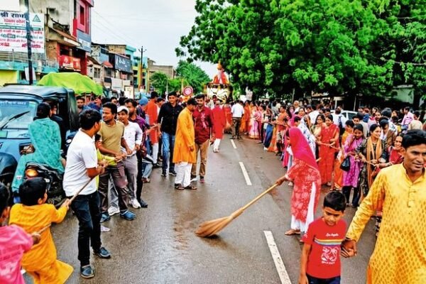 Jagannath: रथ यात्रा में उमड़ा भक्तों का जन सैलाब