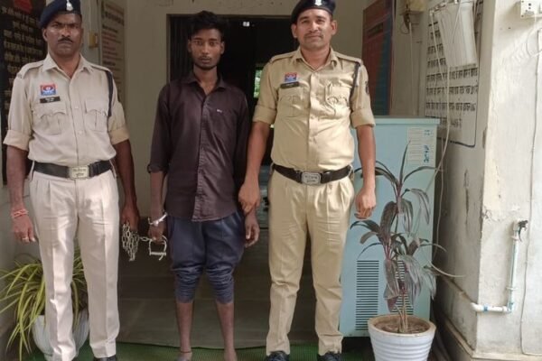 महिला का अश्लील वीडियो वायरल करने वाला फरार आरोपी गिरफ्तार:बलरामपुर के शंकरगढ़ पुलिस ने आरोपी को भेजा जेल, पति को जान से मारने की देता था धमकी
