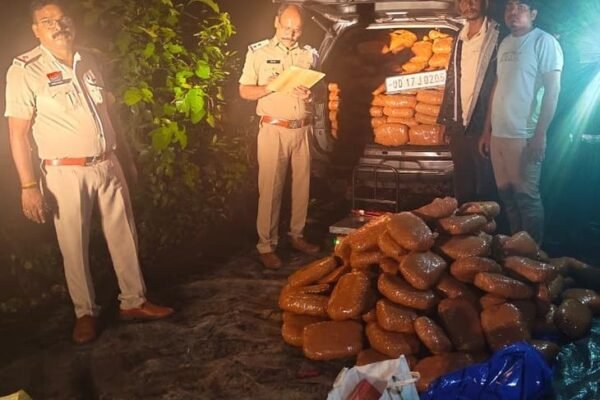 Operation आघात: जशपुर पुलिस की बड़ी कार्रवाई, 552 किलो गांजा और 3 कारें जब्त