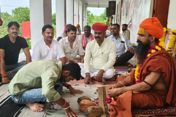 आध्यात्मिक अपडेट: 700 साल पुराने आश्रम में उमड़ी भक्तों की भीड़