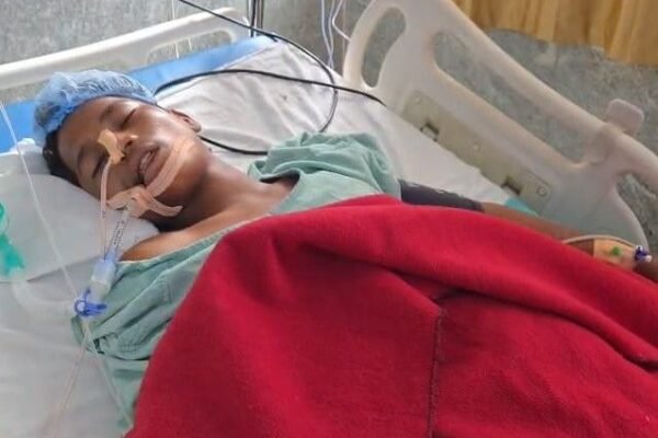 Crime: पिता ने पकड़े हाथ, बेटे ने छात्र को चाकू घोंपा, आरोपी गिरफ्तार