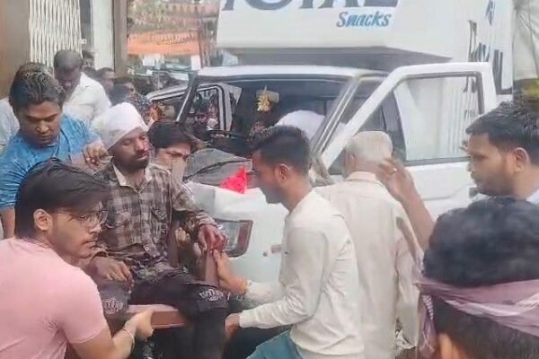 Truck हादसा: चिरमिरी में बेकाबू ट्रक ने पिकअप को मारी टक्कर, 3 घायल