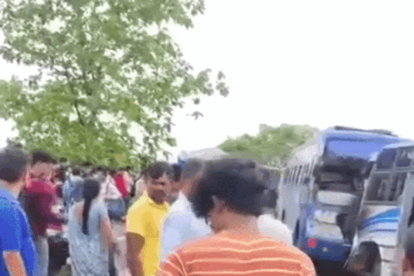 Rewa: आमने-सामने टकराईं दो बसें, 15 यात्री घायल, ड्राइवर की लापरवाही का शक