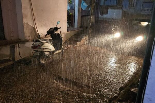 Weather: करौली में झमाझम बारिश, भीषण गर्मी से लोगों को मिली राहत