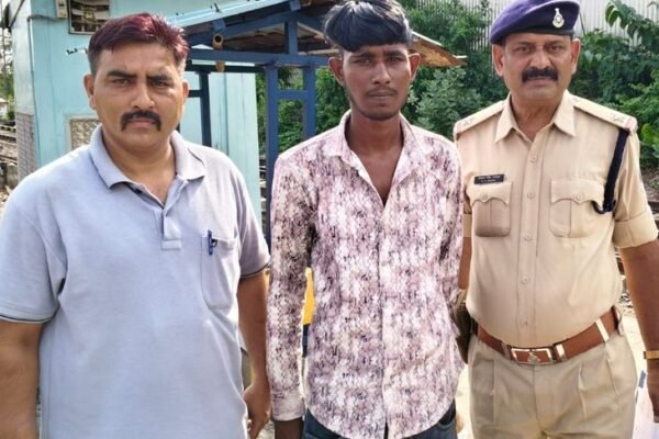 Train में झपटमारी करने वाला शातिर चोर गिरफ्तार, RPF और GRP में श्रेय की होड़