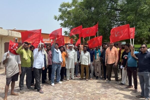 FCI: हनुमानगढ़ में मजदूरों का प्रदर्शन, काम के समय में बदलाव की मांग