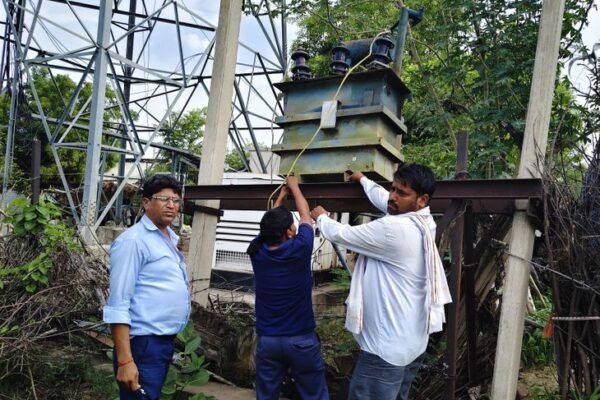 Helpline: बारिश में बिजली की समस्या के लिए डिस्कॉम ने जारी किए नंबर