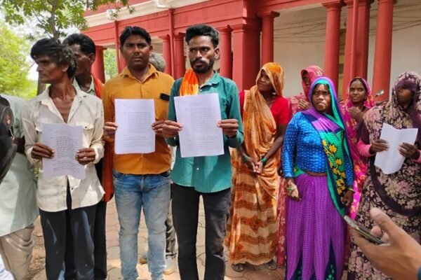 Jansunwai: अतिथि शिक्षक, किसान और ग्रामीणों ने अपनी समस्याओं के लिए लगाई गुहार