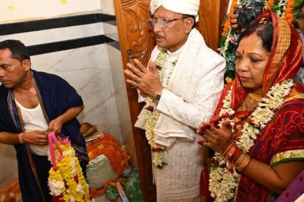 CM साय ने दोकड़ा रथयात्रा में निभाई गजपति परंपरा, रस्म के साथ खींचा रथ