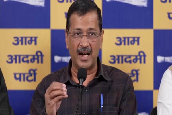 Delhi: दिल्ली प्रोटेस्ट के बाद केजरीवाल का एक्शन, घायल छात्रों के लिए बनाई लीगल टीम