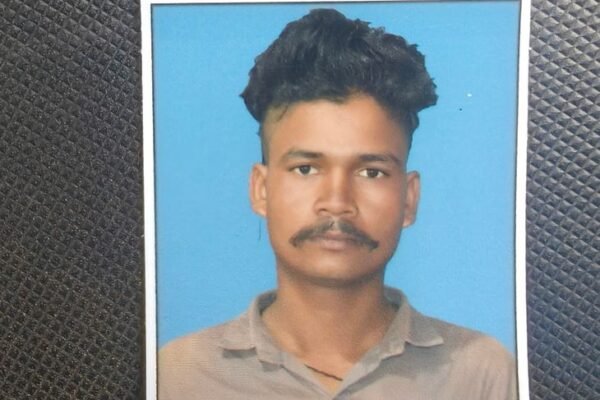 Harda: पिकअप ने बाइक को 100 मीटर तक घसीटा, बेटे की मौत मां घायल