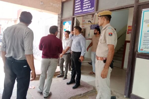 Collector: जिला कलेक्टर ने अस्पताल का किया दौरा, सुधार के दिए निर्देश
