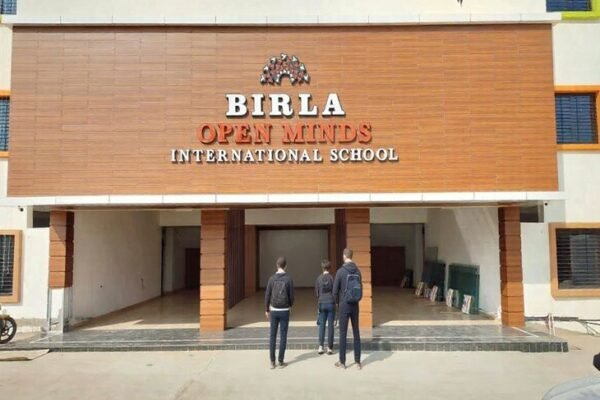 Surguja News: छात्र से 200 बार लिखवाई गाली, स्कूल टीचर पर जांच के आदेश