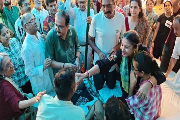 Delhi News: 23 दिन बाद AISA के 3 छात्रों ने खत्म की भूख हड़ताल