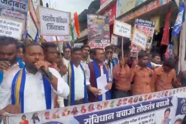Protest: अमरपाटन में भीम आर्मी की हुंकार, शिक्षा मंत्री के इस्तीफे की मांग