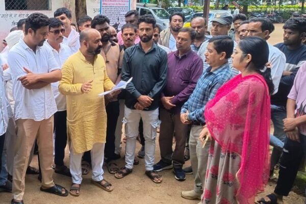 Power Crisis: बरघाट में बिजली कटौती के खिलाफ कांग्रेस का प्रदर्शन, पढ़ाई और सिंचाई पर असर