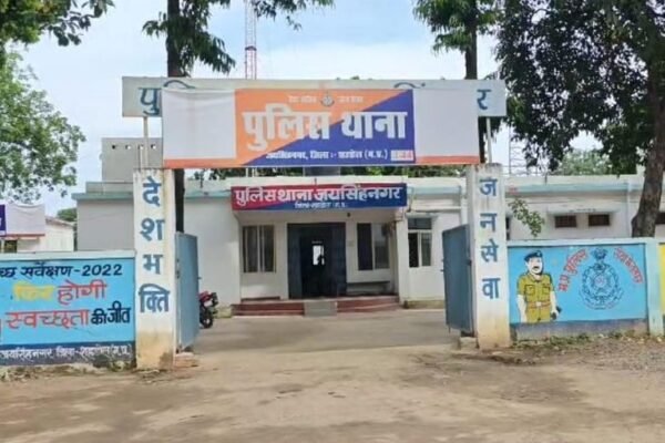 Fake Doctor: राजस्थान में असली डॉक्टर, शहडोल में चाचा कर रहा था नौकरी