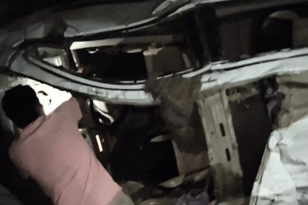 Accident: जन्मदिन पार्टी से लौट रहे युवकों की कार पलटी, एक की मौत, 3 गंभीर