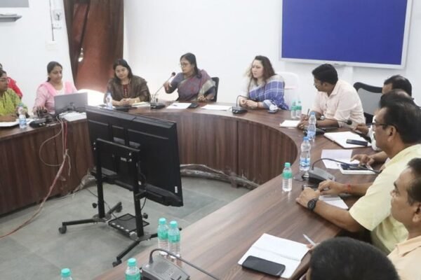 CM Helpline Update: शिकायतों में लापरवाही पर कटेगा अफसरों का वेतन