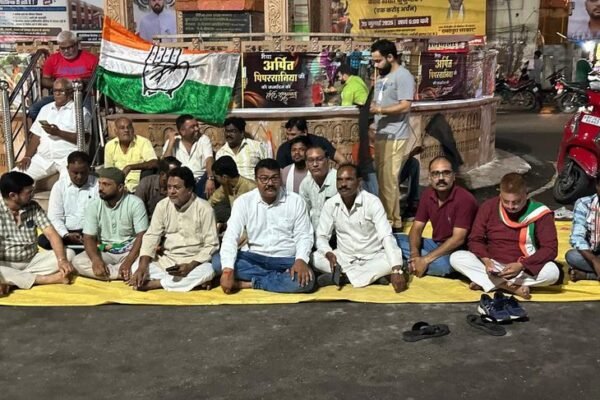 Rahul Gandhi गिरफ्तारी: टीकमगढ़ में कांग्रेस का जोरदार प्रदर्शन, शिक्षा मंत्री के इस्तीफे की मांग