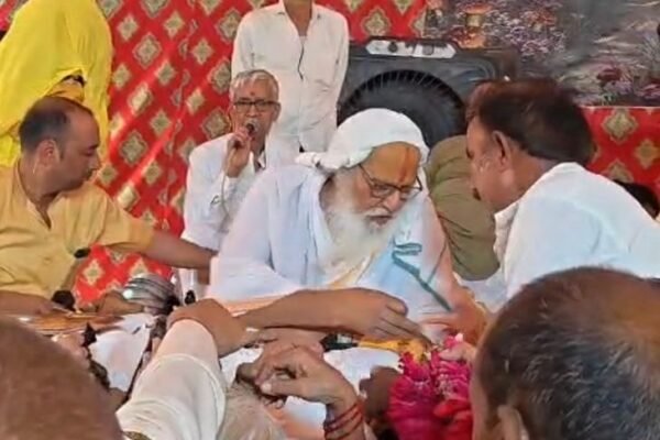 Guru Purnima 2024: मंदिरों में उमड़ी भीड़, गुरुओं का लिया आशीर्वाद
