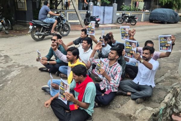 MP का घेराव: छात्रों का बड़ा सवाल, हमारे सांसद कब तक रहेंगे खामोश?