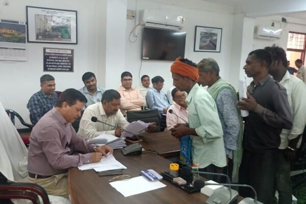 Fraud: किसान सम्मान निधि के नाम पर बुजुर्ग की जमीन हड़पी, सरपंच पर केस