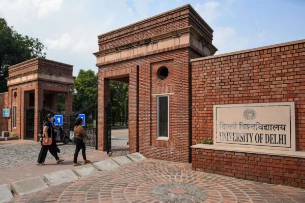 DU Admission 2026: सीट आवंटन के बाद डॉक्यूमेंट वेरिफिकेशन शुरू, इन गलतियों से बचें